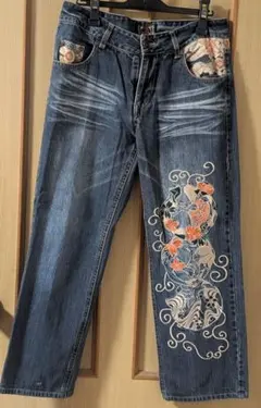 刺繍入りダークブルーデニムパンツ