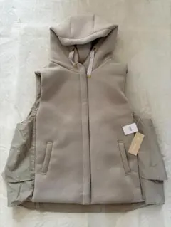 【新品、未使用】ベルメゾン レディースフード付きベスト 6Ｌサイズ