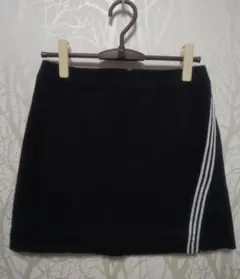 adidas ブラック ミニスカート Mサイズ 　インパンツ付き