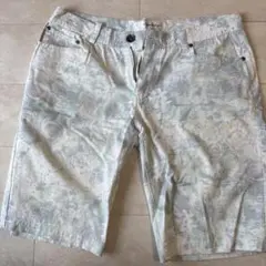 ホワイト・グリーン パターン ショートパンツ