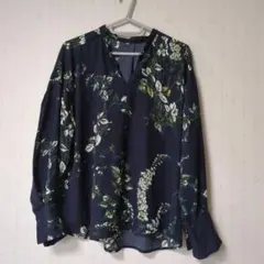 ネイビー 花柄 Vネック 長袖シャツ