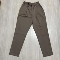 テーパードパンツ