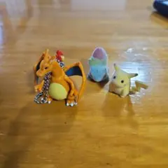 ポケモン　リザードン チェーン付き　ピカチュウ&