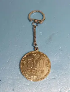 昭和レトロ 昭和57年 500円コインキーホルダー - メルカリ