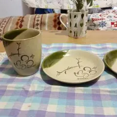 ミッキーマウス　湯飲み＆皿(2枚)