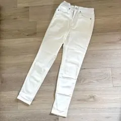 最終値下【新品未使用】リュリュストレートジーンズ　ホワイト　ストレッチ　スキニー