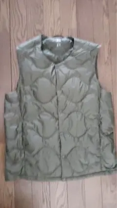 UNIQLO ULTRA LIGHT DOWN M オリーブ実際はもっと濃いです