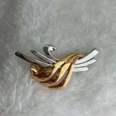 MONET ゴールド　カラー　ブローチ　#2057