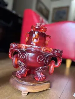 赤色 彫刻 香炉 置物 木製台座付き 赤色 彫刻 香炉 置物 木製台座付き - メルカリ