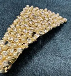 ヘアアクセサリー　バレッタ　パール　ビジュー