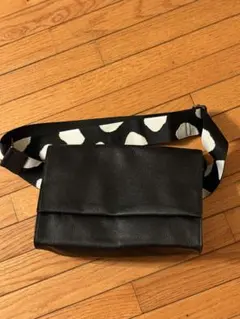 未使用タグ付⭐︎ear PAPILLONNERボディバッグ ear PAPILLONNER｜《本革/超軽量290g》エンボスボディバッグ | Rakuten