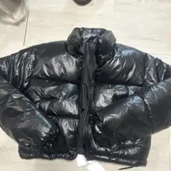 黒のダウンジャケット