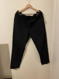 黒 パンツ スラックス