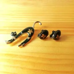 黒猫のブローチとイヤリングセット