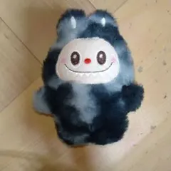 ラブブ風　ぬいぐるみ　マスコット　ブラック×グレー