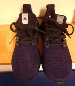 adidas ブラックランニングシューズ