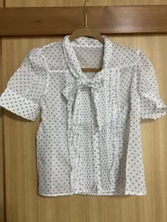 ドットボウタイブラウス