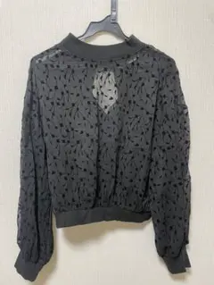 【未使用】ZARA 黒の花柄長袖シャツ　ハイウェスト