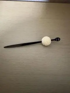 パール装飾の黒いかんざし