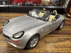 BMW Z8 シルバー ミニカー1/24のサムネイル