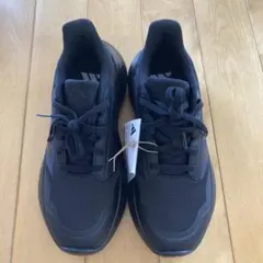 adidas ブラック スニーカー