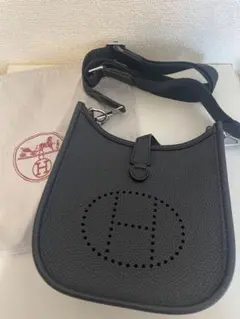 ショルダーバッグ レザー