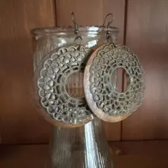 ウッド×レース風メタルのサークルピアス