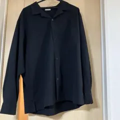黒い厚手長袖シャツ ボタン付き