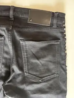 ヴァレンティノ　スタッズブラックデニムパンツ　定価10万円　80%OFF　正規品のサムネイル
