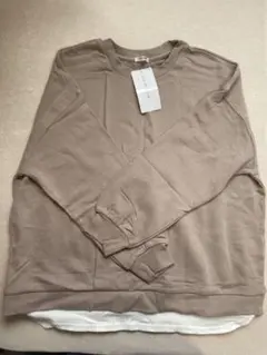 ベージュ 裾レイヤードプルオーバー