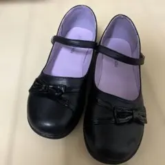 POMON ブラック リボン付きストラップシューズ