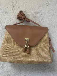 ベージュ フラップ付きショルダーバッグ