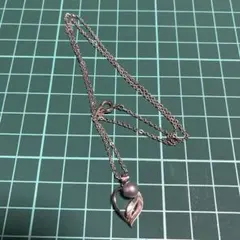 葉の形状 ペンダント ネックレス パール付き