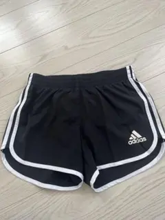 adidas スポーツウェア　黒 ショートパンツ