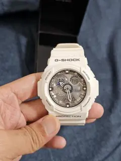 CASIO G-SHOCK ホワイト デジタル 腕時計のサムネイル