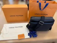 LOUIS VUITTONアレックス メッセンジャーバッグ ブラックのサムネイル