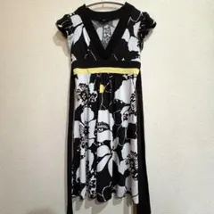 ビーシーエックス ワンピース Ｖネック キャップスリーブ 花 M 黒