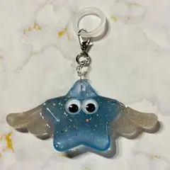 青色 星型チャーム 翼付き ギョロ目ちゃん