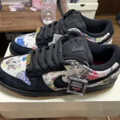 Supreme × Nike SB Dunk Low 