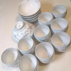 青い花柄の白磁 飯碗 湯呑みセット