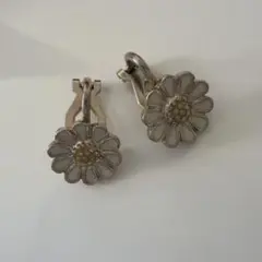 花の形状 シルバー イヤリング