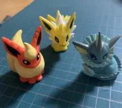 ポケモン指人形　サンダース・ブースター・シャワーズ　3体