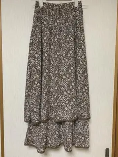 archive⭐️しわになりにくい花柄ロングマキシティアードスカート⭐️