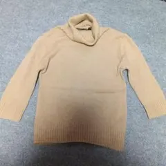 ベージュ タートルネックニット 七分袖