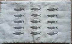 イヴドローム　IOSIS 魚刺繍クッション クリーム色