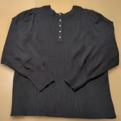 リブニット　パフスリーブ　黒　前後着用