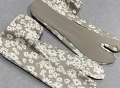 新作入荷　おしゃれストレッチ素材　足袋　（グレー系・白花柄）