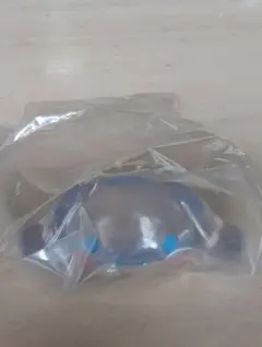 シナモロール リボン付きアクリルチャーム (王冠デザイン) ブラックver