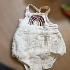 虹刺繍 コットンロンパース クリーム色