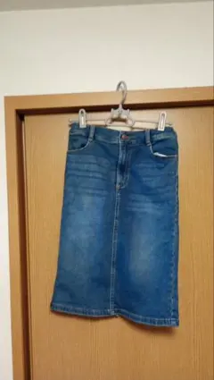 デニムブルー タイトスカート ひざ丈　GU